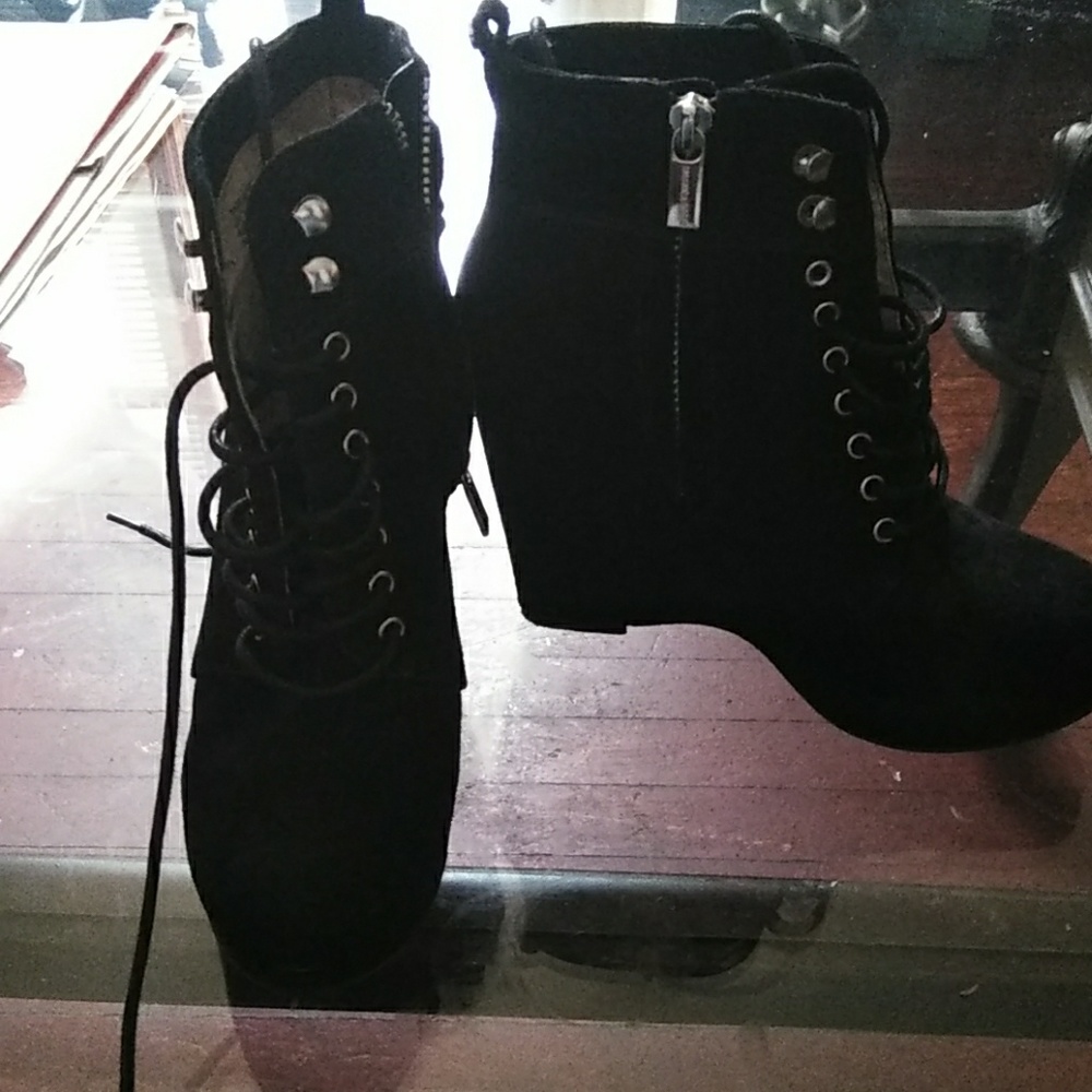 Boots - Picture 2 of 4